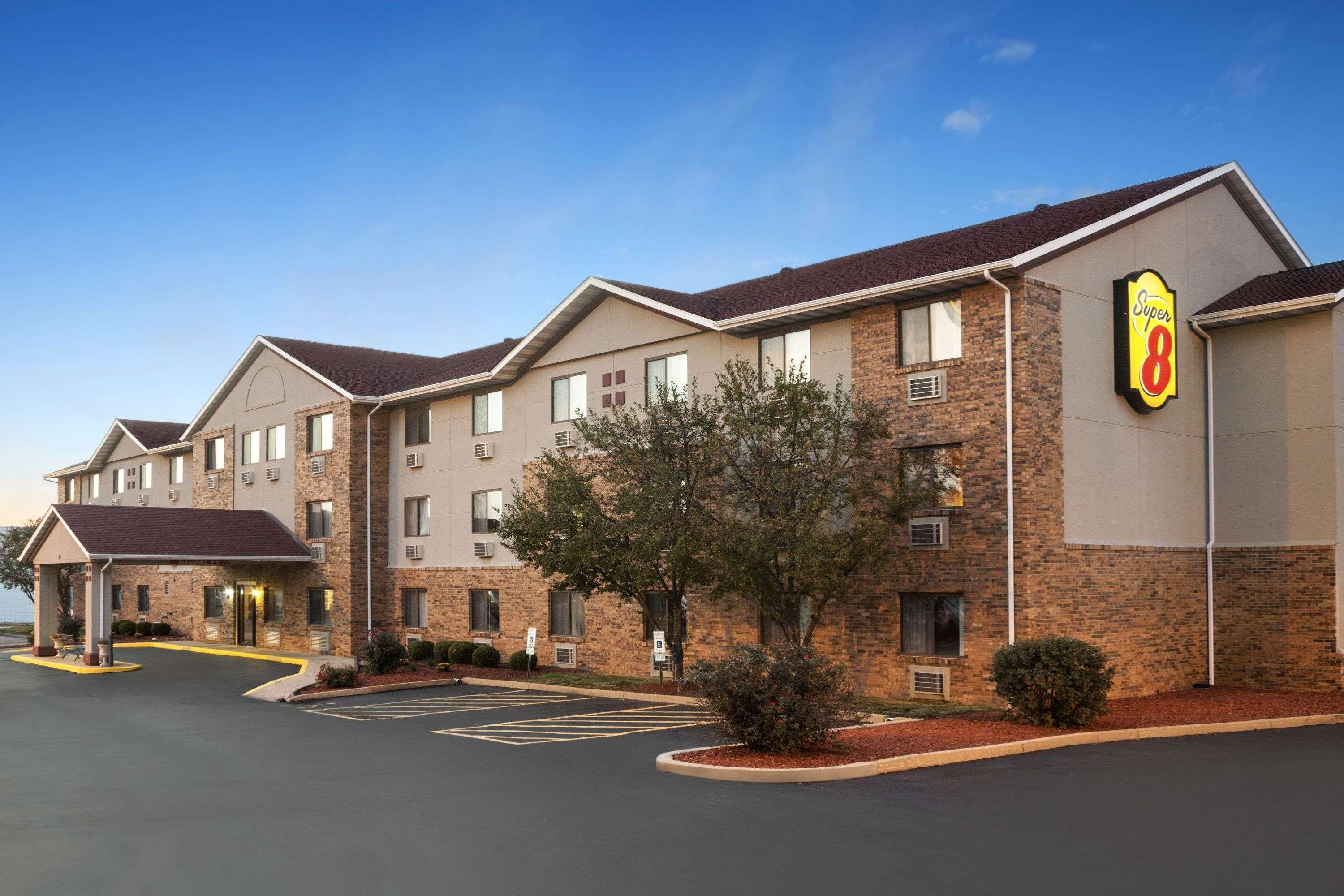 Super 8 By Wyndham Fairview Heights-St. Louis Motel Exterior foto